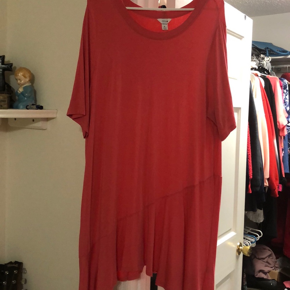 🚨 PRICE IS FIRM 🚨🧡 Super cute stretchy top, flare bottom - NWOT!